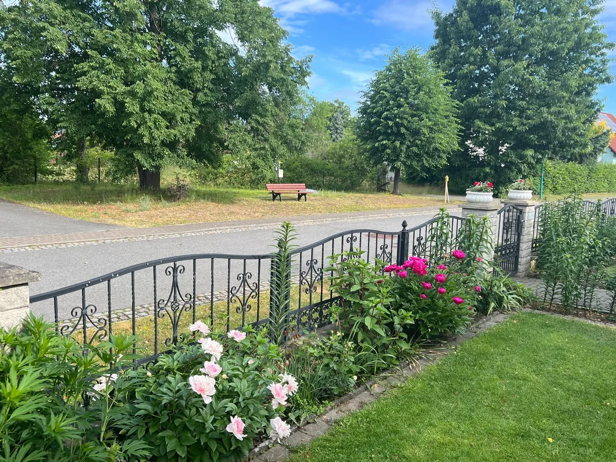 Barrierefreie Parkplätze in sicherer Umgebung direkt vor dem Haus